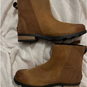 Sorel leather boots tobacco color